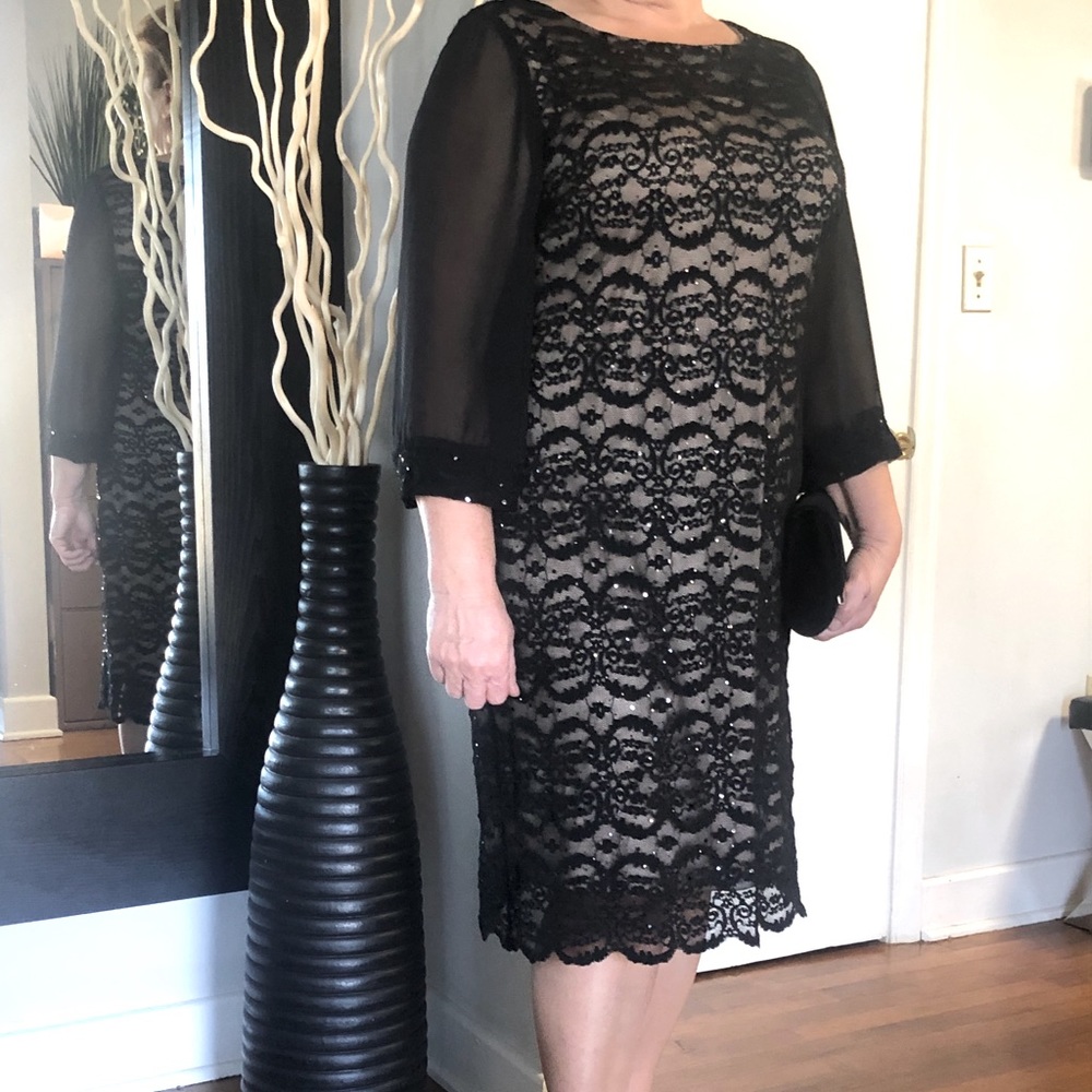 Woman special occasion black lace dress size 16 W